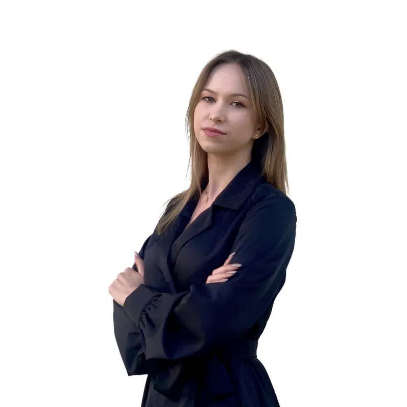 Alicja, Menedżerka działu