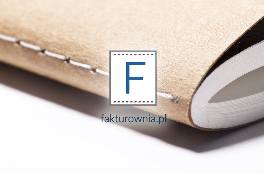 Otwarta księga z logo Fakturowni na zakładce